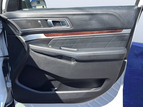 Used 2017 Ford Explorer Platinum AWD/4WD image 19