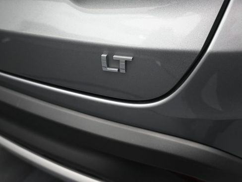 Used 2025 Chevrolet Trax LT FWD image 37