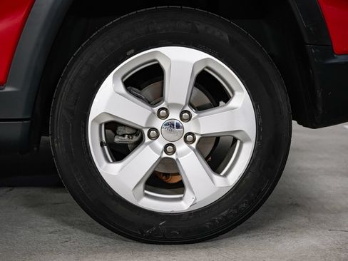 Used 2018 Jeep Compass Latitude w/ Popular Equipment Group AWD/4WD image 32
