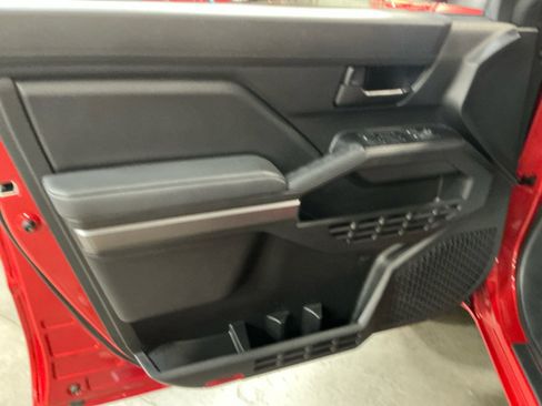 Certified 2025 Toyota Tacoma SR5 AWD/4WD image 13