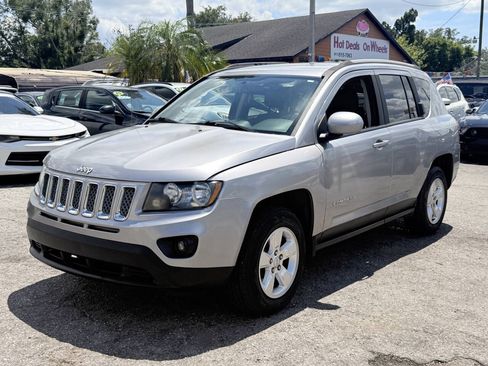 Used 2016 Jeep Compass Latitude FWD image 1