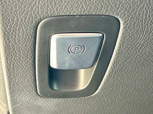 Certified 2022 Mercedes-Benz GLC 300 4MATIC image 35