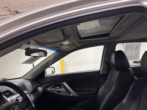 Used 2010 Toyota Camry SE FWD image 18