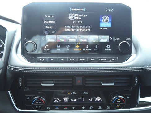 Used 2023 Nissan Rogue SL w/ SL Premium Package image 15