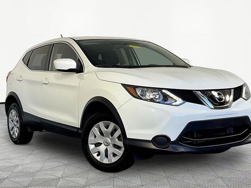 Used 2018 Nissan Rogue Sport S FWD image 3