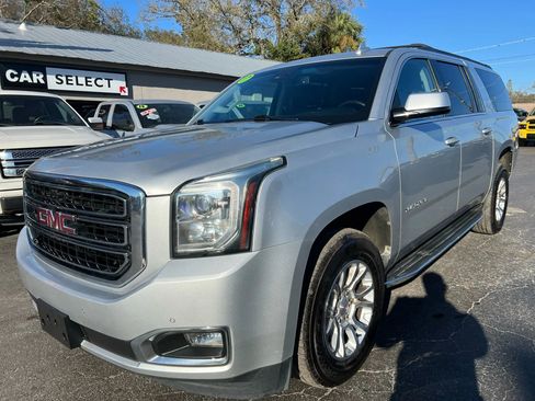 Used 2017 GMC Yukon XL SLT AWD/4WD image 2