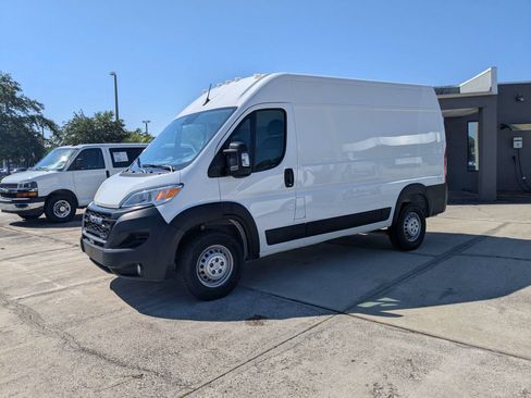 Used 2024 RAM ProMaster 2500 w/ Convenience Group FWD image 8
