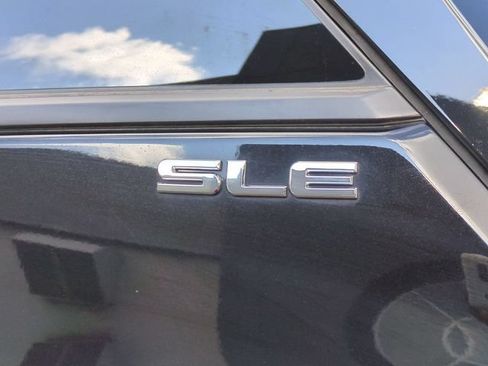 Used 2020 GMC Terrain SLE w/ Driver Convenience Package FWD image 10