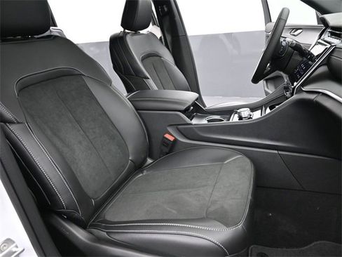 New 2025 Jeep Grand Cherokee L Altitude image 21