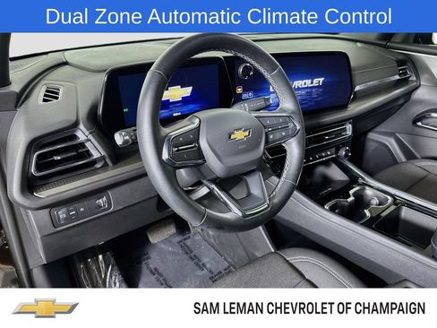Used 2025 Chevrolet Traverse LT FWD image 9