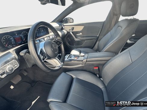 Used 2025 Mercedes-Benz CLA 250 image 9