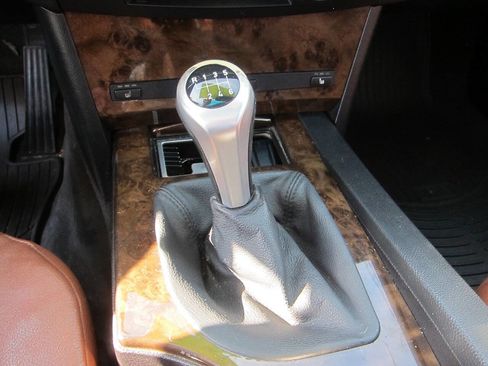 Used 2006 BMW 530xi Sedan image 13