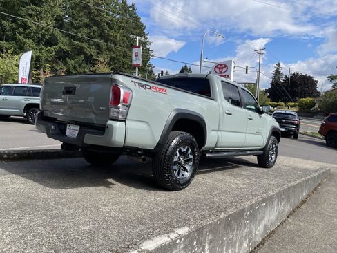 Certified 2022 Toyota Tacoma TRD Off-Road w/ TRD Premium Off Road Package AWD/4WD image 8