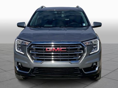 Used 2024 GMC Terrain SLT w/ Infotainment Package II image 3