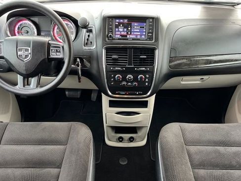 Used 2018 Dodge Grand Caravan SE w/ UConnect Hands-Free Group image 14