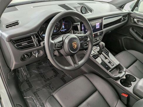 Certified 2025 Porsche Macan Turbo AWD/4WD image 4