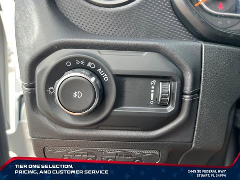 Used 2024 Jeep Wrangler Unlimited Rubicon AWD/4WD image 18