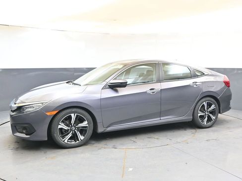 Used 2017 Honda Civic Touring image 2