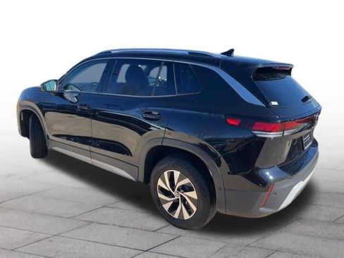 Used 2025 Volkswagen Tiguan S image 4