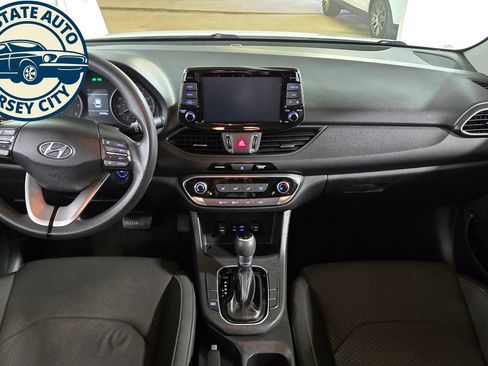 Used 2018 Hyundai Elantra GT FWD image 25