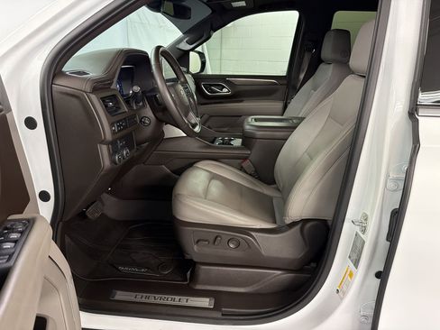 Used 2023 Chevrolet Tahoe LT w/ Luxury Package RWD image 5
