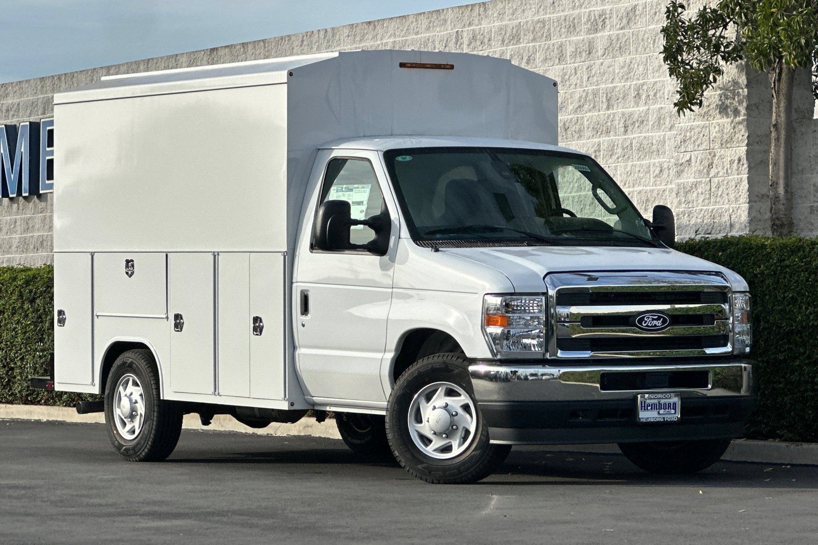 New 2026 Ford E-350 and Econoline 350 Super Duty w/ Power Equipment Group RWD image 2