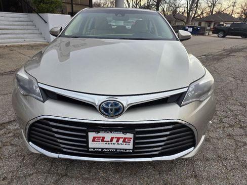Used 2018 Toyota Avalon Limited image 2