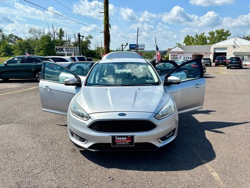 Used 2016 Ford Focus SE w/ SE Power Seat Package image 9