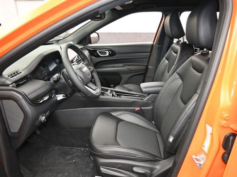 Used 2026 Jeep Compass Latitude AWD/4WD image 11