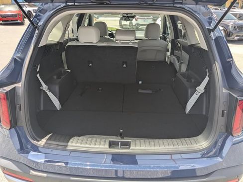 Used 2025 Kia Sorento S w/ Panoramic Sunroof Package FWD image 11