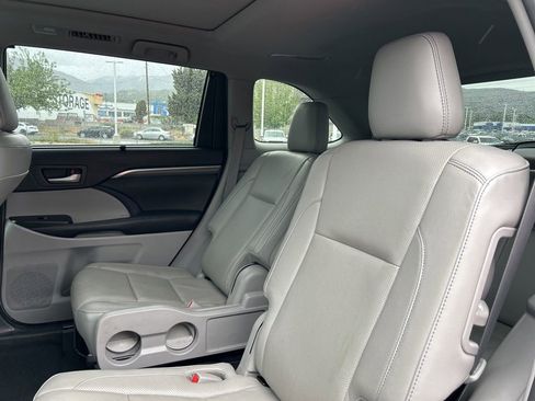 Used 2019 Toyota Highlander Limited Platinum AWD/4WD image 19