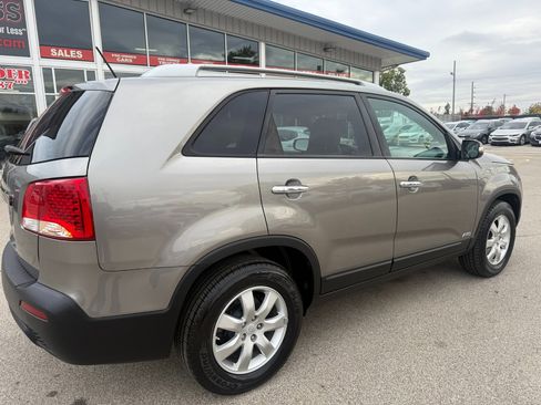 Used 2011 Kia Sorento LX w/ Convenience Pkg image 8