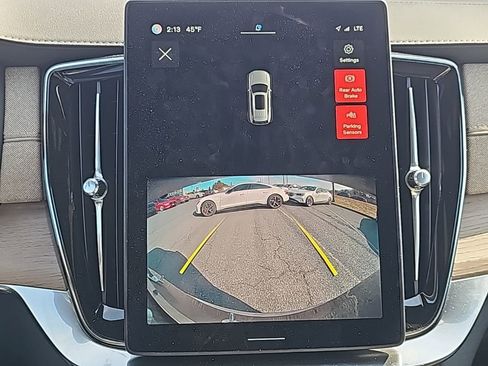 Used 2025 Volvo XC90 T8 Core image 8