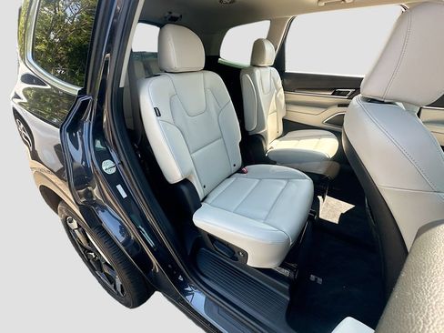Certified 2025 Kia Telluride S FWD image 29