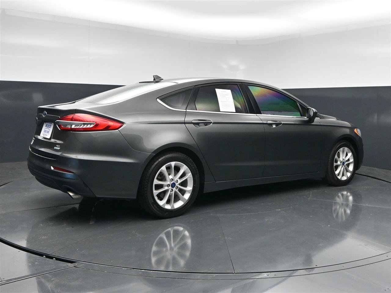 Used 2019 Ford Fusion SE FWD image 5