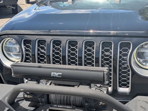 Used 2020 Jeep Gladiator Overland w/ Popular Equipment Package AWD/4WD image 12