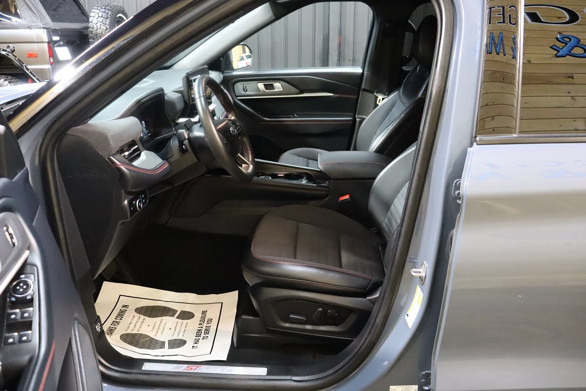 Used 2025 Ford Explorer ST-Line RWD image 35