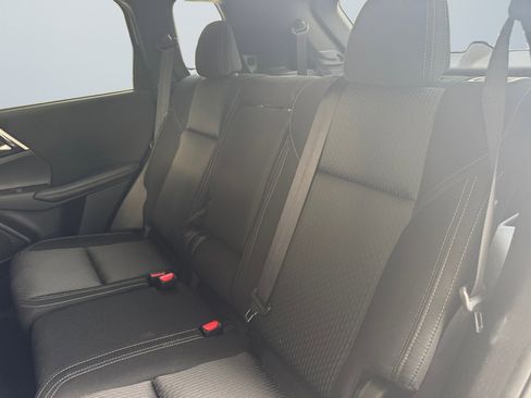 Used 2025 Mitsubishi Outlander ES image 14