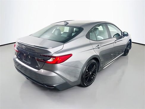 Used 2025 Toyota Camry SE image 7