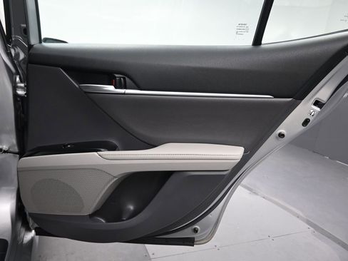 Used 2019 Toyota Camry XLE image 34