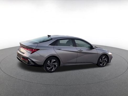 Used 2025 Hyundai Elantra SEL image 15