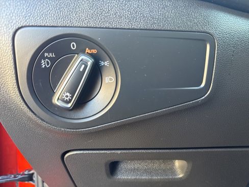 Used 2019 Volkswagen Tiguan SEL image 19