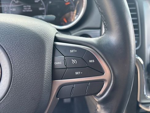 Used 2021 Jeep Grand Cherokee Laredo AWD/4WD image 26