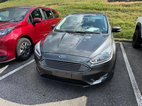 Used 2018 Ford Focus Titanium FWD image 4
