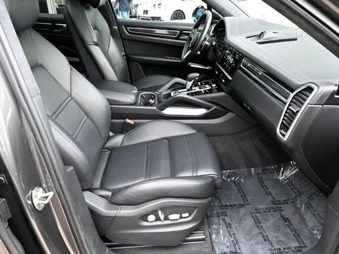 Used 2021 Porsche Cayenne Turbo AWD/4WD image 56