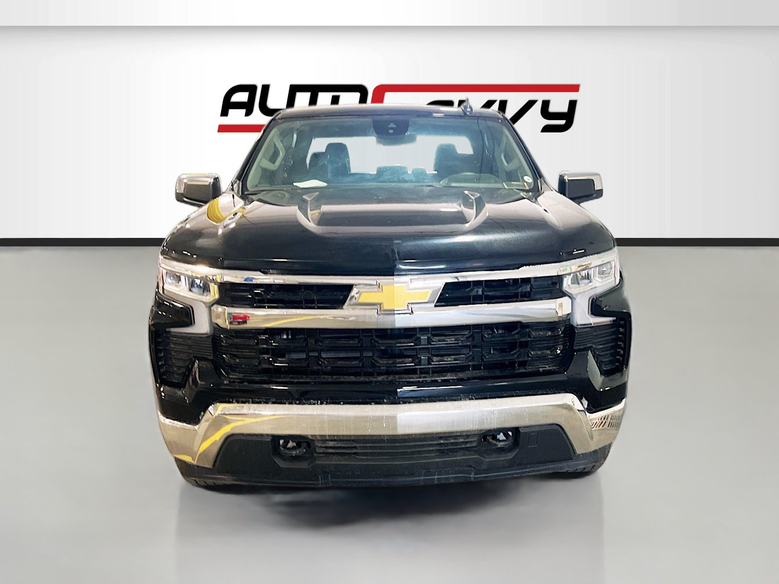 Used 2025 Chevrolet Silverado 1500 LT w/ Z71 Off-Road Package AWD/4WD image 2