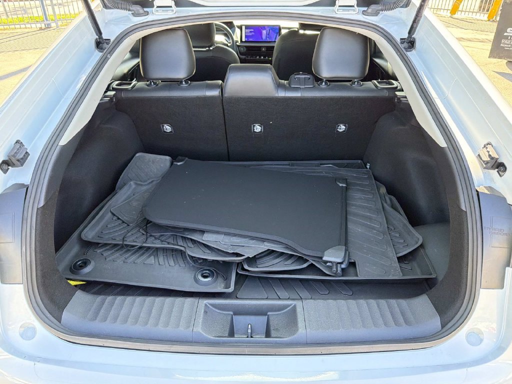 Used 2025 Toyota Prius FWD image 6