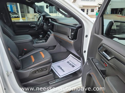 Used 2024 GMC Sierra 1500 AT4 w/ Technology Package image 8