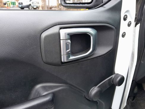 Used 2018 Jeep Wrangler Sport AWD/4WD image 12