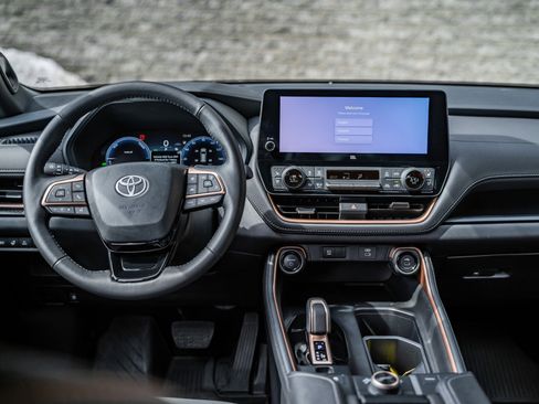 Used 2025 Toyota Grand Highlander AWD Hybrid image 25